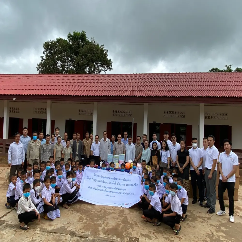 ໃນວັນທີ 16 ຕຸລາ 2020, ກອງເລຂາຄະນະຊີ້ນໍາລະດັບຊາດເພື່ອການຈັດຕັ້ງປະຕິບັດເປົ້າໝາຍການພັດທະນາແບບຍືນຍົງ ໄດ້ຈັດພິທິມອບ-ຮັບອຸປະກອນການສຶກສາ ແລະ ເຄື່ອງກິລາ ໃຫ້ແກ່ ບັນດາໂຮງຮຽນພາຍໃນເມືອງໂຂງ, ແຂວງຈໍາປາສັກ