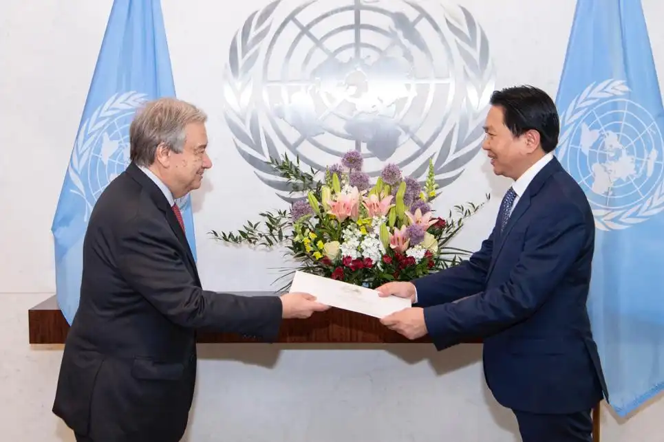 ທູດລາວ ຍື່ນສານຕາຕັ້ງຕໍ່ ເລຂາທິການໃຫຍ່ ອົງການ ສປຊ