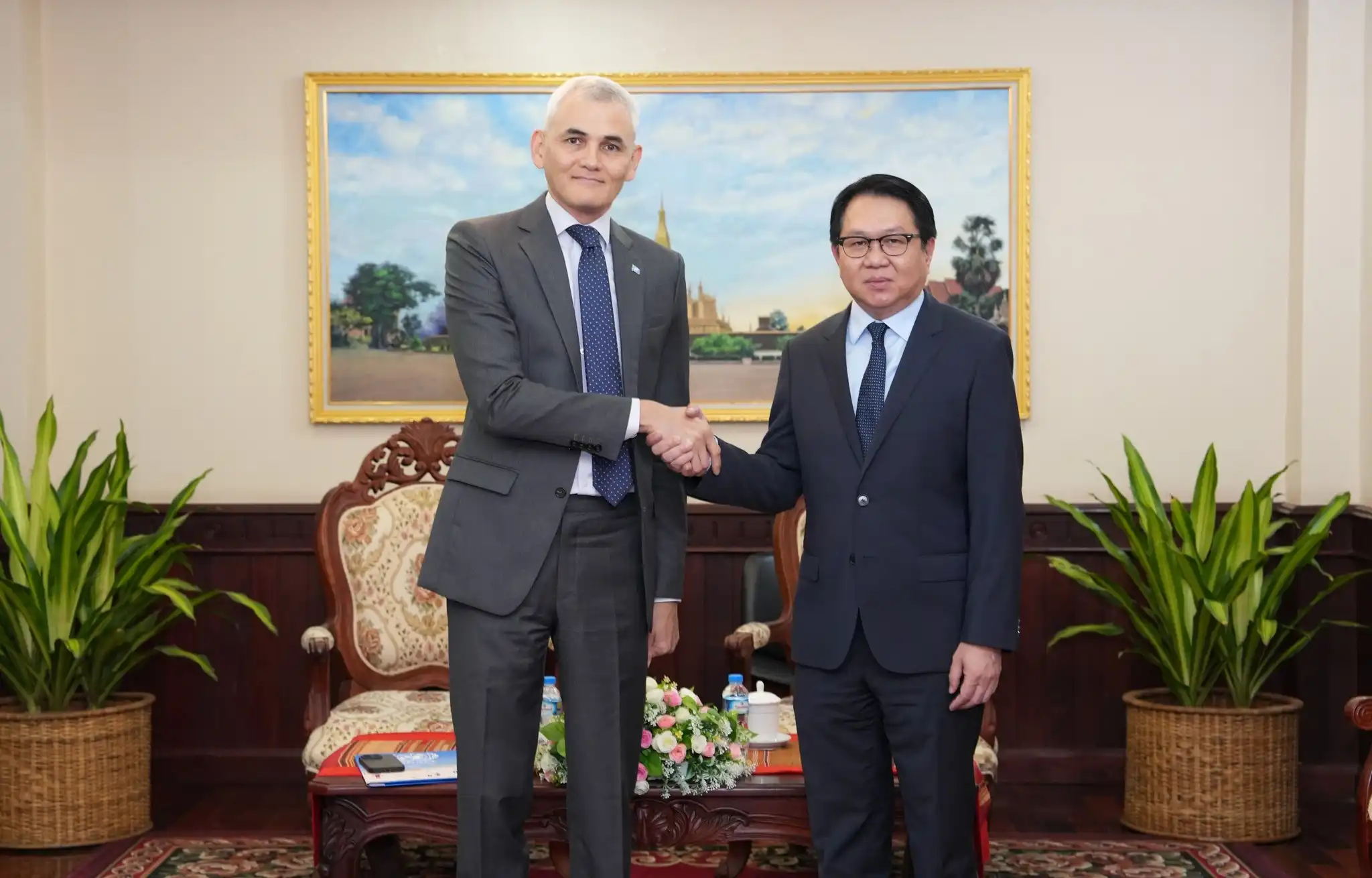 ຮອງລັດຖະມົນຕີ ກະຊວງການຕ່າງປະເທດ ຕ້ອນຮັບການເຂົ້າຢ້ຽມຂໍ່ານັບ ຂອງ ຜູ້ປະສານງານ ອົງການ ສະຫະປະຊາຊາດ ປະຈໍາ ສປປ ລາວ